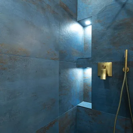 Blue Moon Apartment *