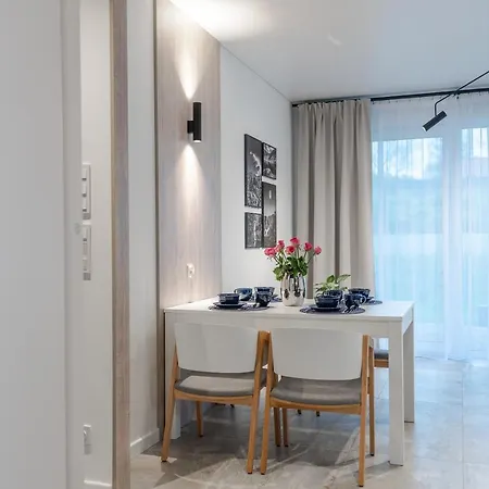 Blue Moon Apartment *