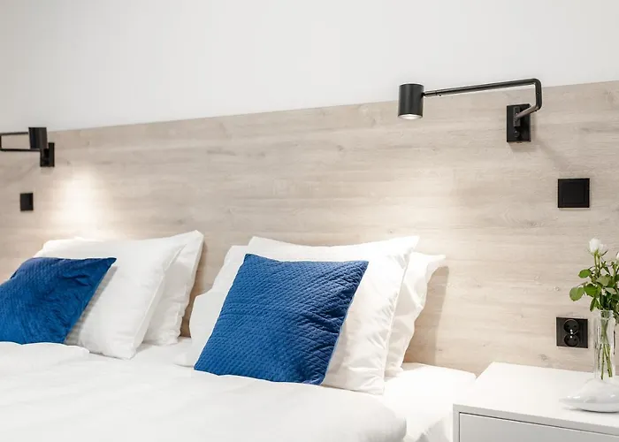 Blue Moon * イェレニャ・グーラ