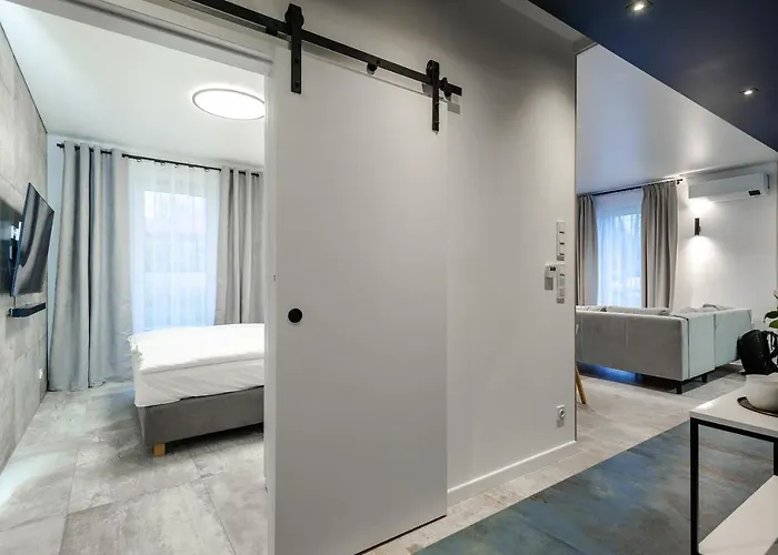 Blue Moon イェレニャ・グーラ