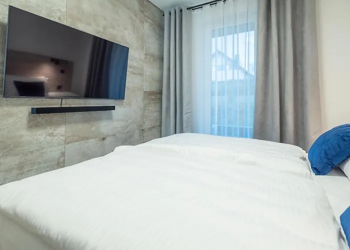 Blue Moon イェレニャ・グーラ